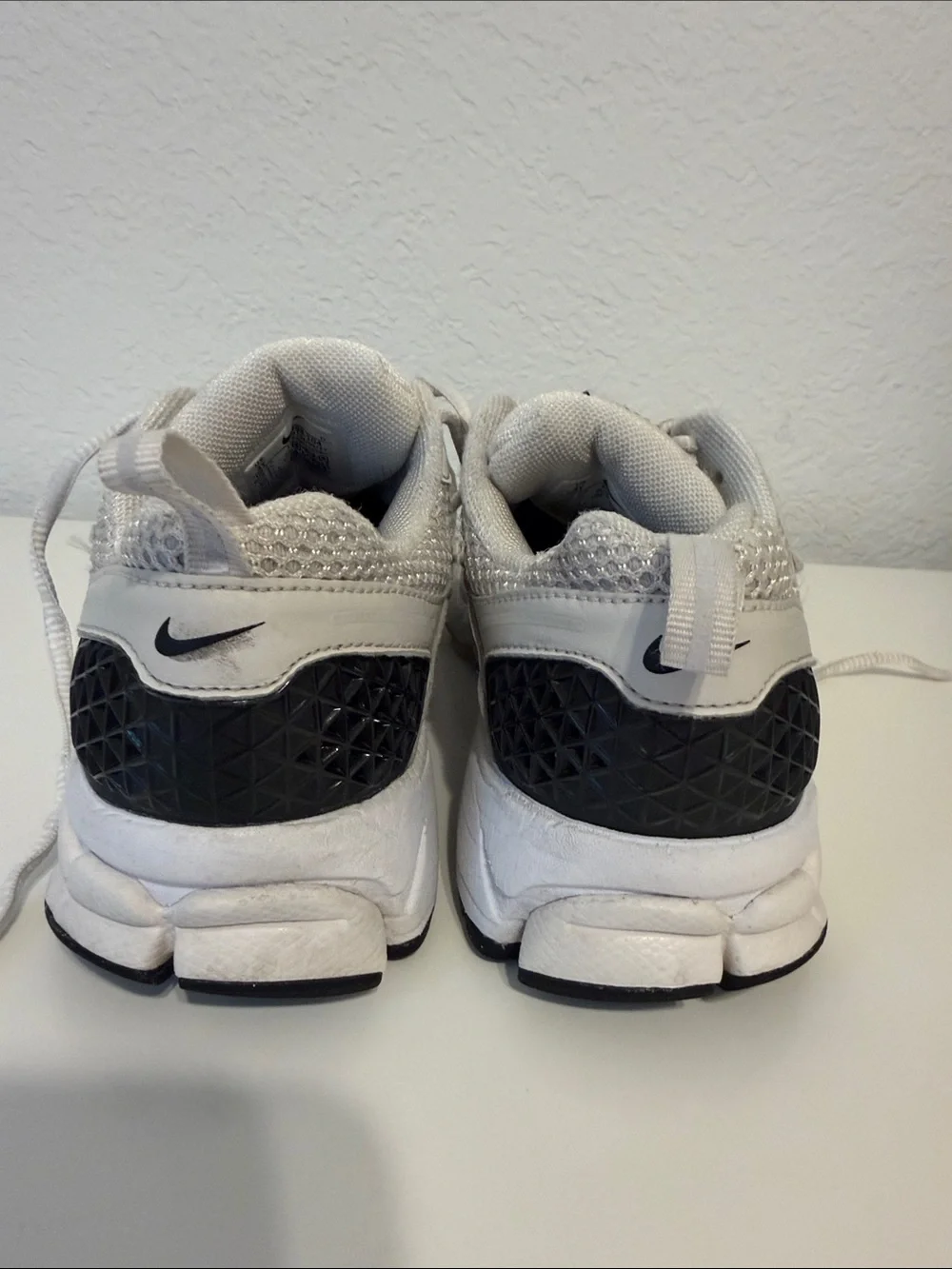 Nike Kids Zoom Vomero 5 - White, Gray & Black - Size 3Y